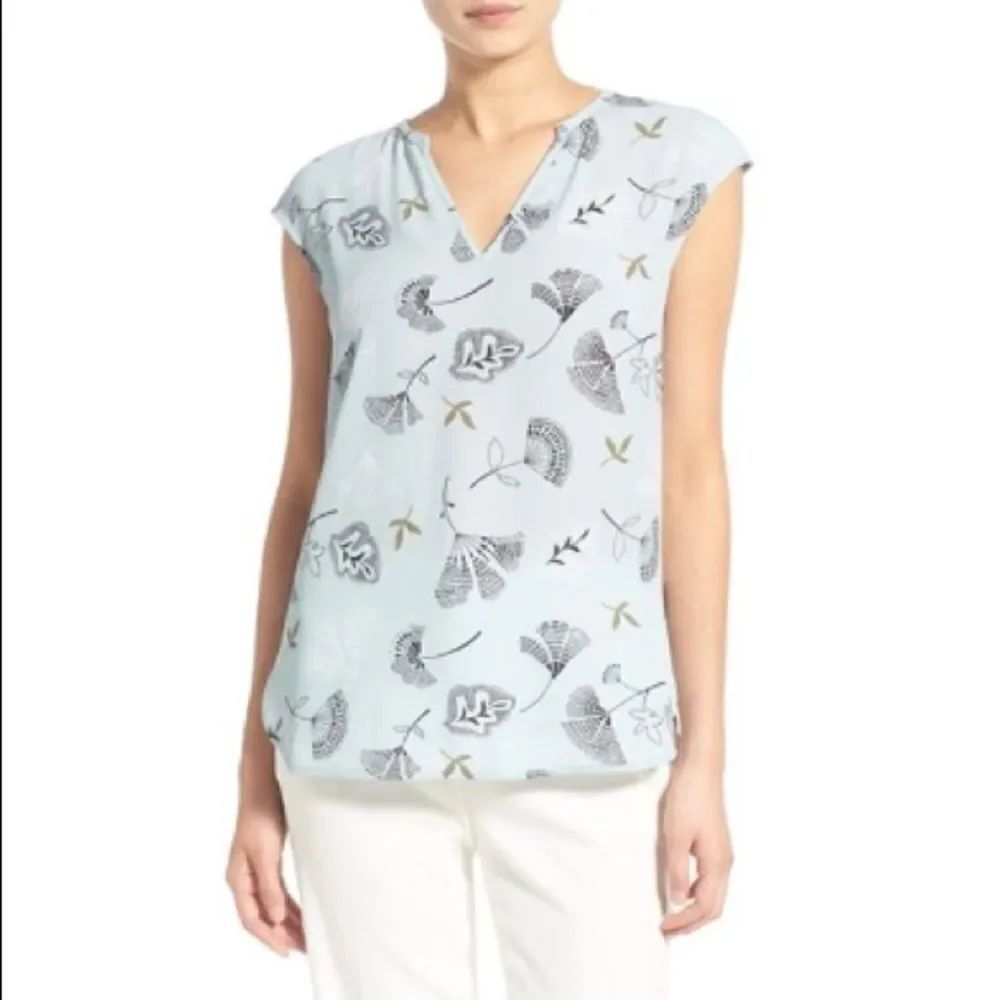 Chelsea28 back pleat top